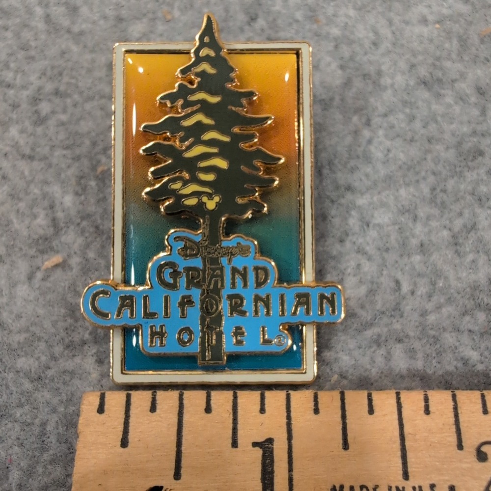 Disney Grand Californian Hotel Pin 2004 Official Pin Trading Disneyland Resort - Picture 2 of 4
